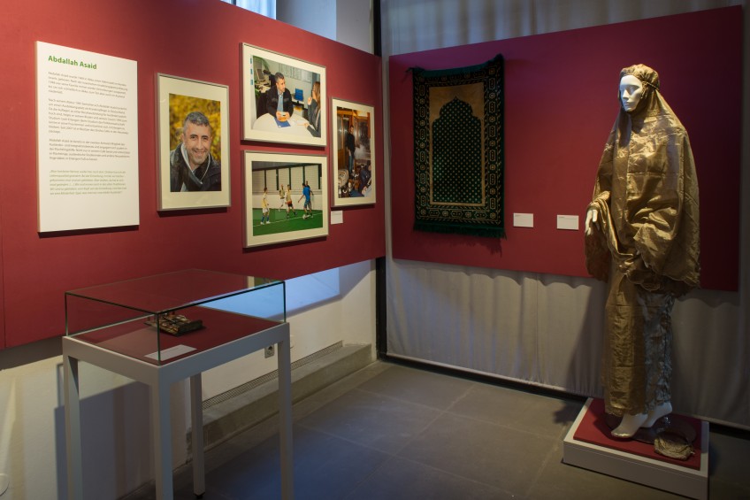 Blick in die Ausstellung &quot;Muslime in Erlangen&quot;